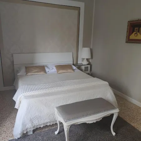 Urban Art Space - Three -near The Center And Train Station Lejlighed Modena