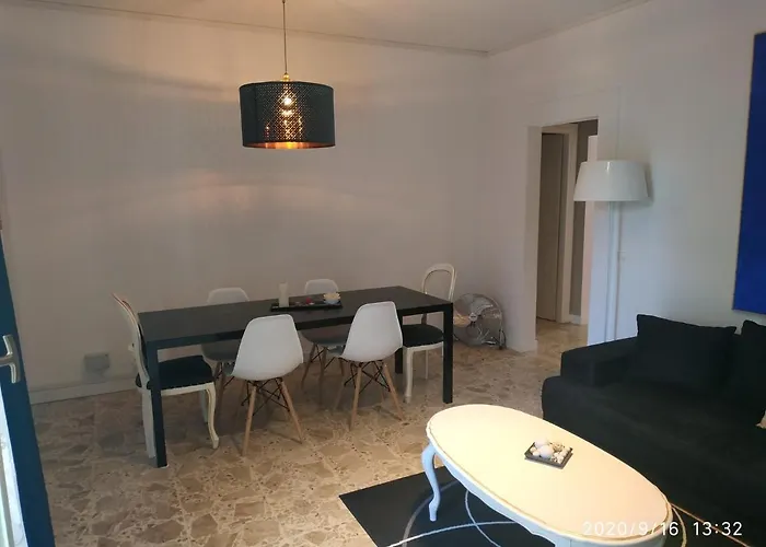 Urban Art Space - Three -near The Center And Train Station Apartment *