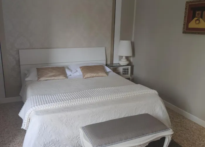 Urban Art Space - Three -near The Center And Train Station Apartment Modena