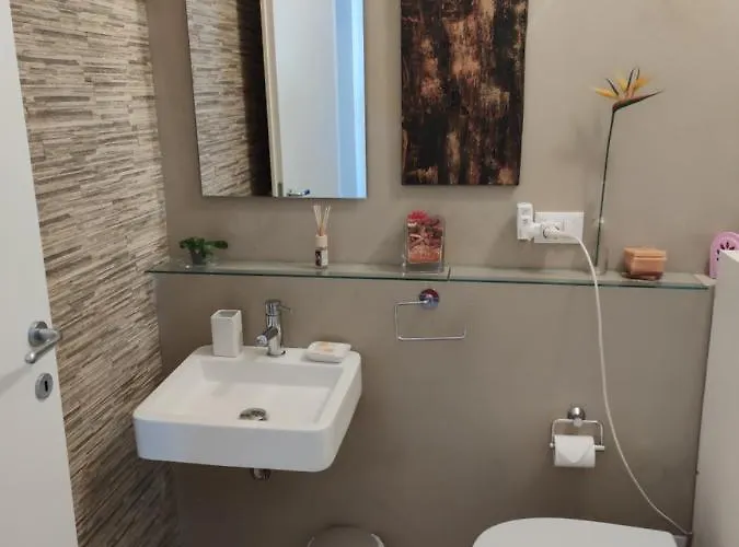 Apartment Urban Art Space - Three -near The Center And Train Station *