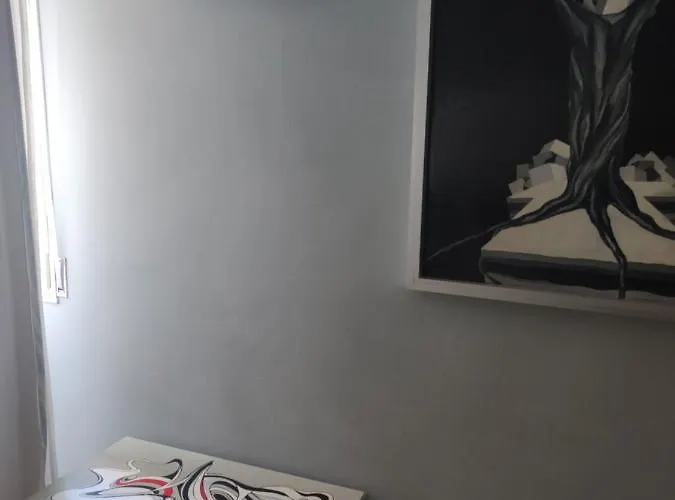 Apartment Urban Art Space - Three -near The Center And Train Station