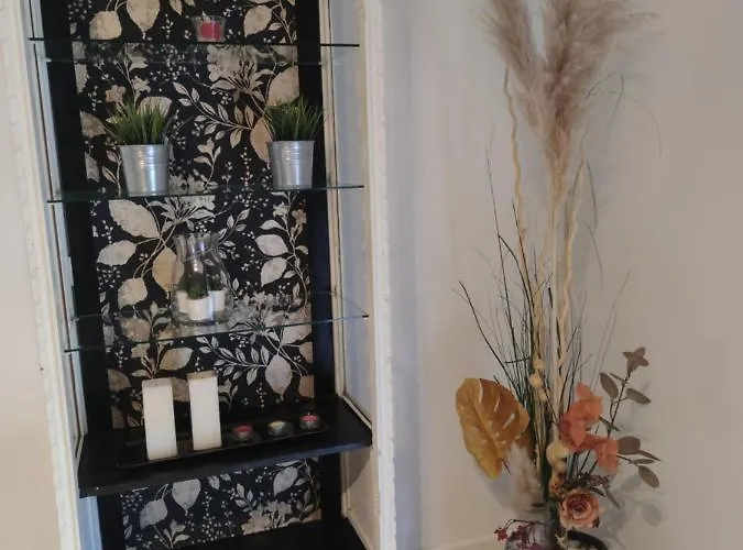 Urban Art Space - Three -near The Center And Train Station Apartment *